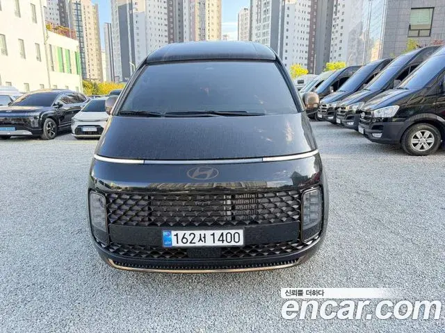 Hyundai Staria 4WD Lounge 9-Seater Limousine 2025
