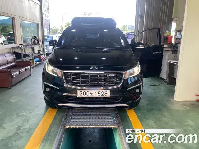 Kia Carnival 9-Seater Hi-Limousine Luxury 2019