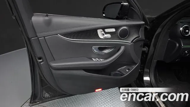 Mercedes-Benz E-Class E250 AMG Line 2023 — фото 24