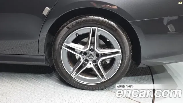 Mercedes-Benz E-Class E250 AMG Line 2023 — фото 21