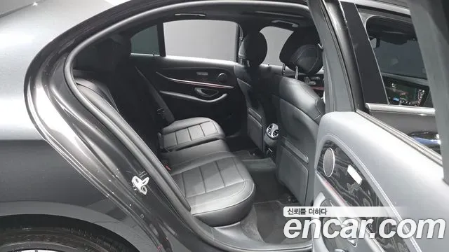 Mercedes-Benz E-Class E250 AMG Line 2023 — фото 12