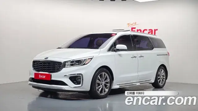 Kia Carnival 9-Seater Luxury 2019
