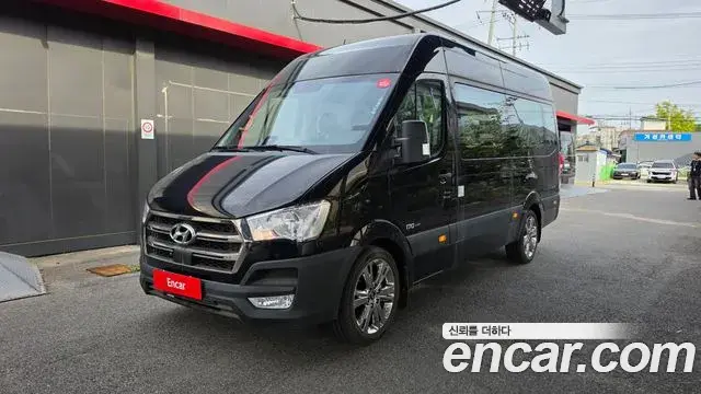 Hyundai Solati 16-seater Deluxe 2024