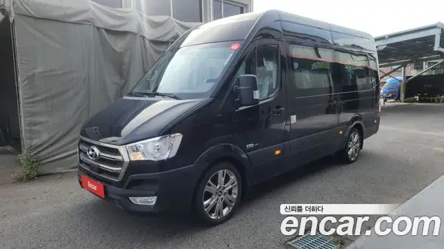 Hyundai Solati 16-seater Deluxe 2024