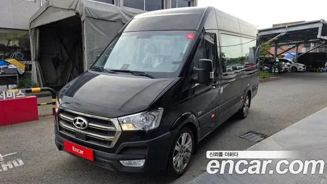 Hyundai Solati 16-seater Deluxe 2024