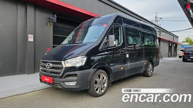 Hyundai Solati 16-seater Deluxe 2024