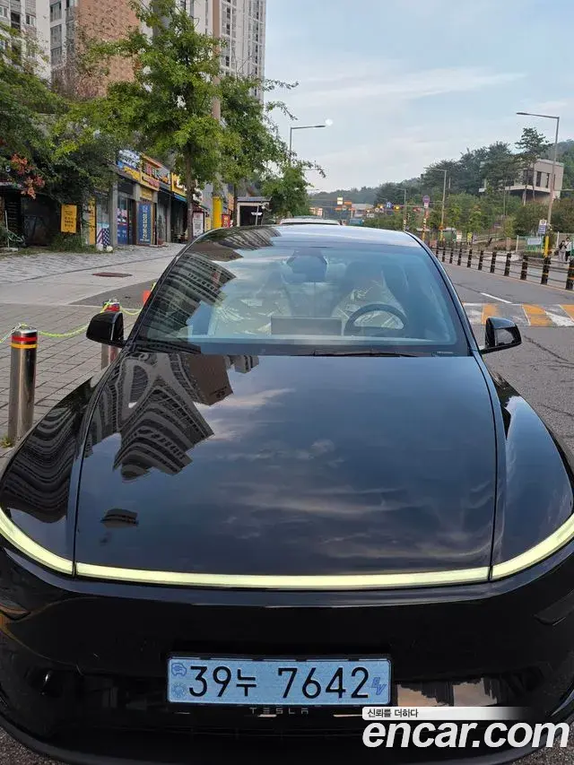 Tesla Model Y L Long Range AWD 2026