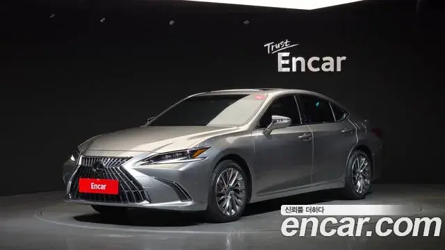 Lexus ES Executive 2023