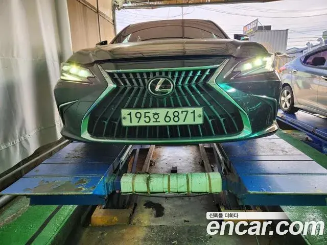 Lexus ES Executive 2023