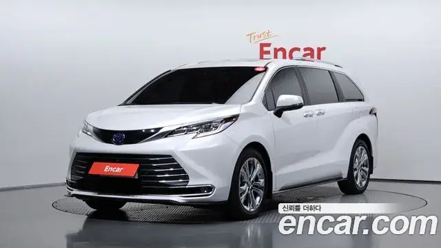 Toyota Sienna 2.5 Hybrid 2WD 2023