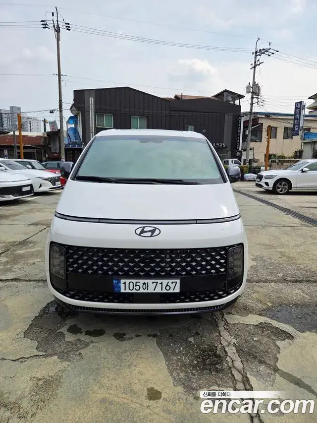 Hyundai Staria Lounge 9-Seater Inspiration 2025