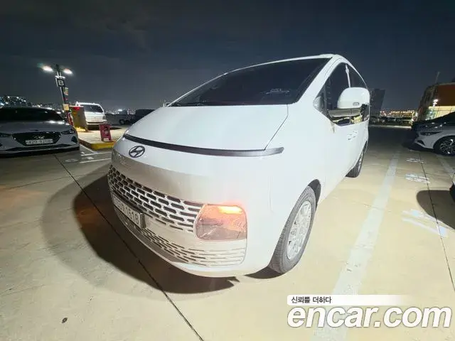 Hyundai Staria Tourer 11-Seater Modern 2022
