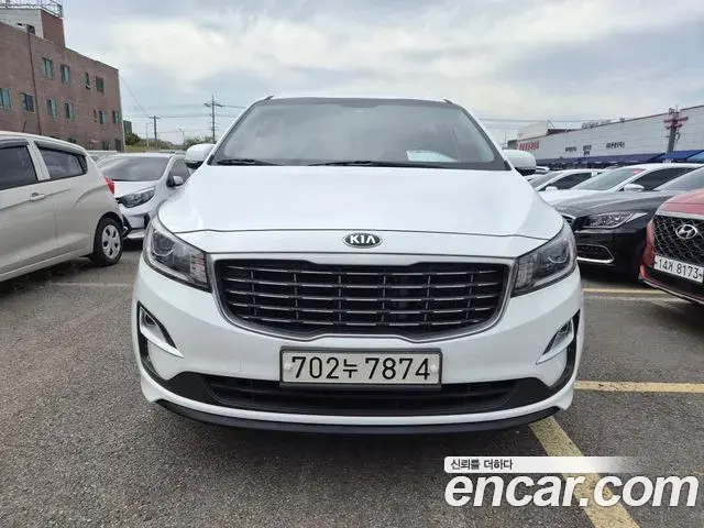 Kia Carnival 11-Seater Deluxe 2019