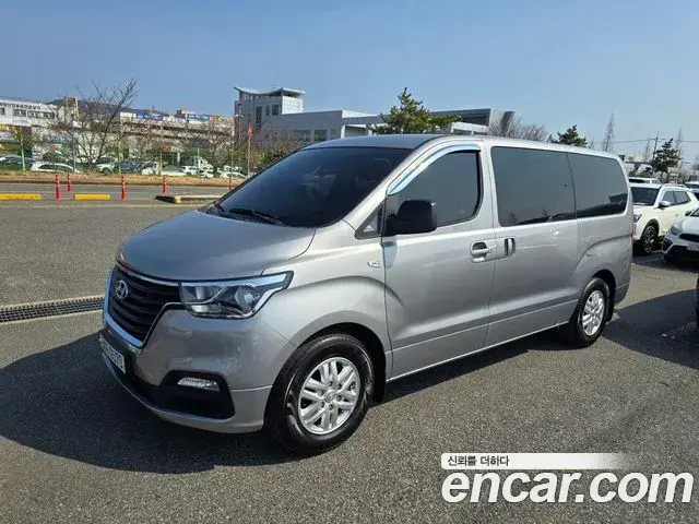 Hyundai Starex Van 5-Seater Modern 2019