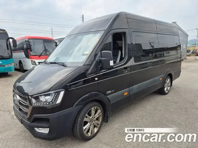Hyundai Solati 16-seater Luxury 2022