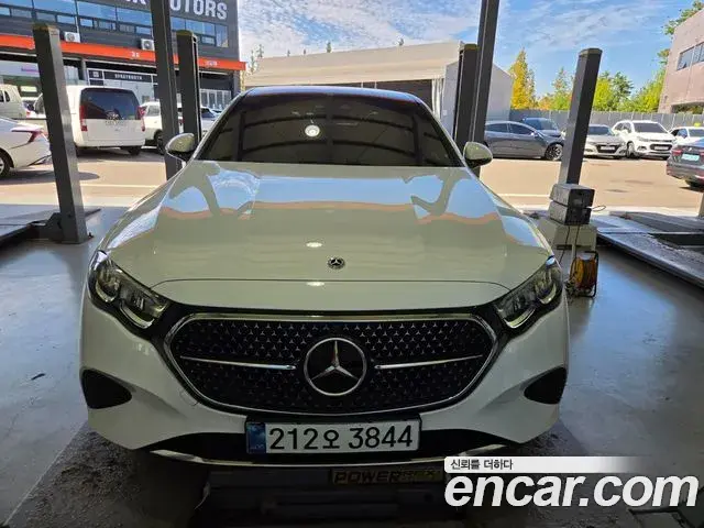 Mercedes-Benz E-Class E200 Avantgarde 2025