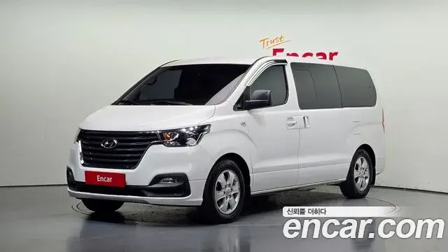 Hyundai Starex Urban 9-Seater Premium 2019