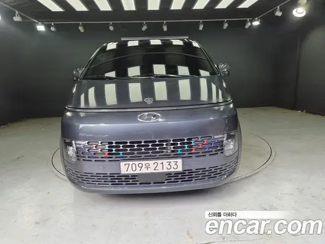 Hyundai Staria Tourer 11-Seater Modern 2022
