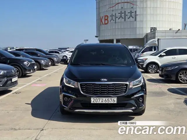 Kia Carnival 9-Seater Luxury 2019