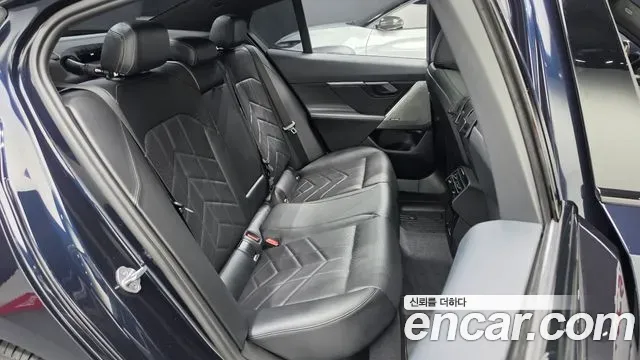 BMW 5-Series 520i M Sport 2024 — фото 12