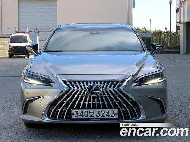 Lexus ES Executive 2023
