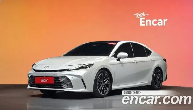 Toyota Camry 2.5 XLE Premium Hybrid 2026