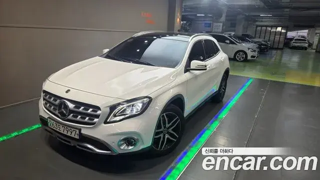Mercedes-Benz GLA-Class GLA220 Premium 2019