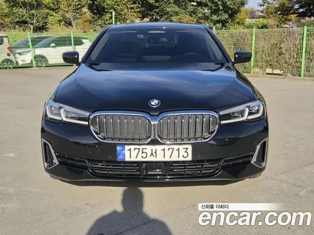 BMW 5-Series 523d Luxury 2023