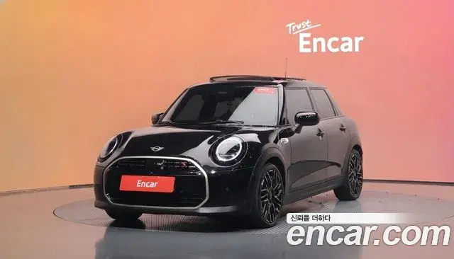 Mini Cooper 5 Door Favoured 2024
