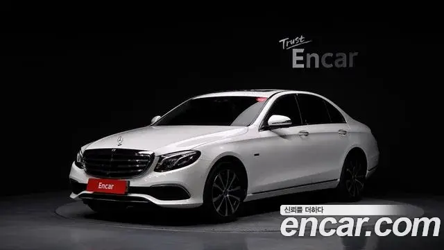 Mercedes-Benz E-Class E300e 4MATIC Exclusive 2020