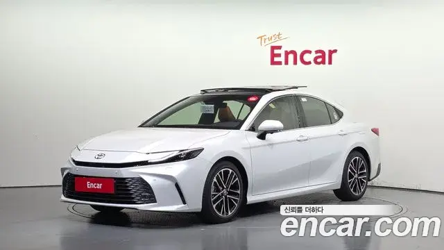 Toyota Camry 2.5 XLE Premium Hybrid 2026