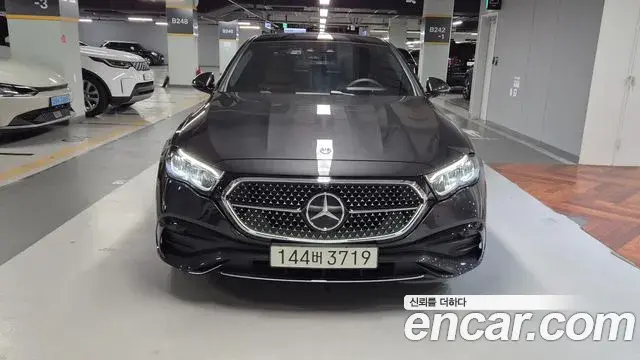 Mercedes-Benz E-Class E200 AMG Line 2025