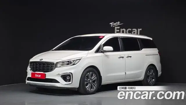 Kia Carnival 9-Seater Luxury 2019