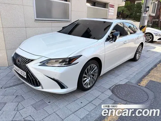 Lexus ES Executive 2023