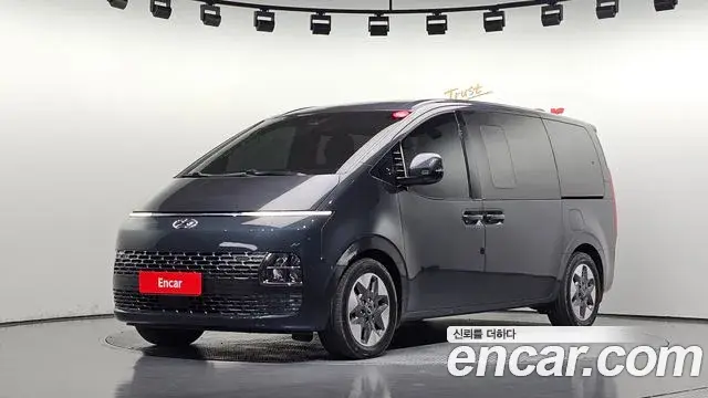 Hyundai Staria 4WD Tourer 11-Seater Modern 2021