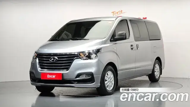 Hyundai Starex Van 5-Seater Modern 2021