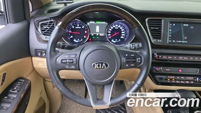 Kia Carnival 7-Seater Limousine President 2020 — фото 13