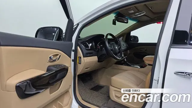 Kia Carnival 7-Seater Limousine President 2020 — фото 10