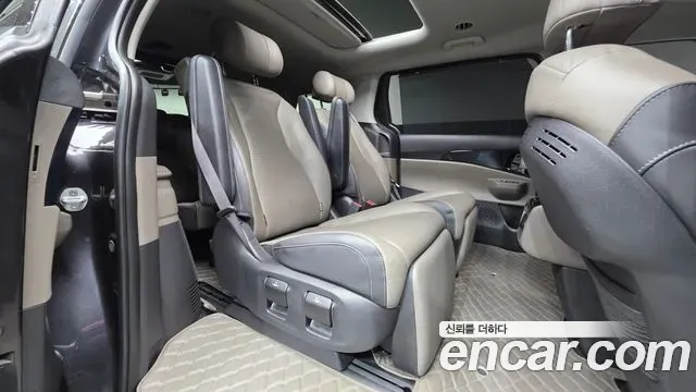Kia Carnival HEV 7seater Gravity 2024 — фото 31