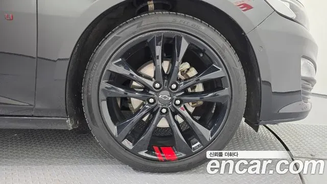 Chevrolet Malibu 2.0 Turbo Redline 2021 — фото 21