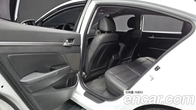 Hyundai AVANTE 1.6 Style 2019 — фото 26