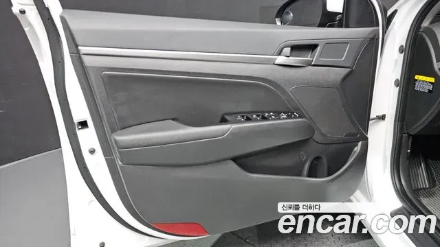 Hyundai AVANTE 1.6 Style 2019 — фото 24