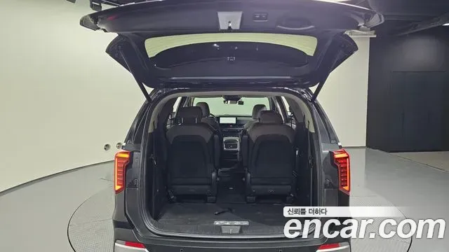 Kia Carnival Diesel 9-Seater Prestige 2024 — фото 17