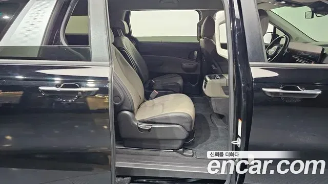 Kia Carnival Diesel 9-Seater Prestige 2024 — фото 11