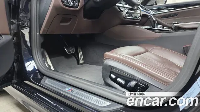 BMW 5-Series 530e M Sport 2021 — фото 18