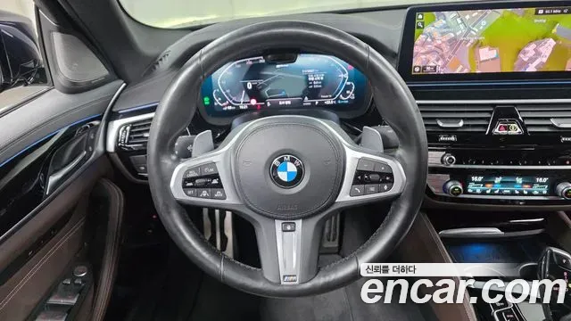 BMW 5-Series 530e M Sport 2021 — фото 14
