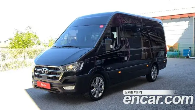 Hyundai Solati 16-seater Luxury 2023