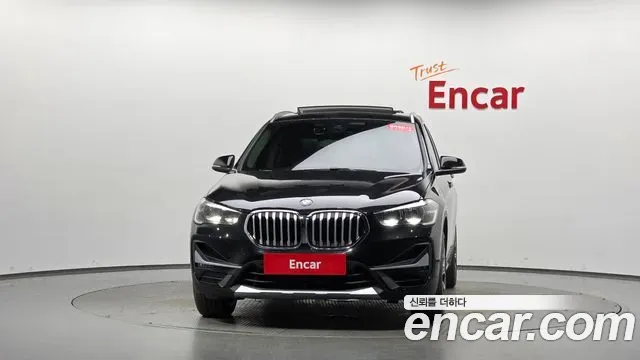 BMW X1 xDrive 20i xLine 2022 — фото 3
