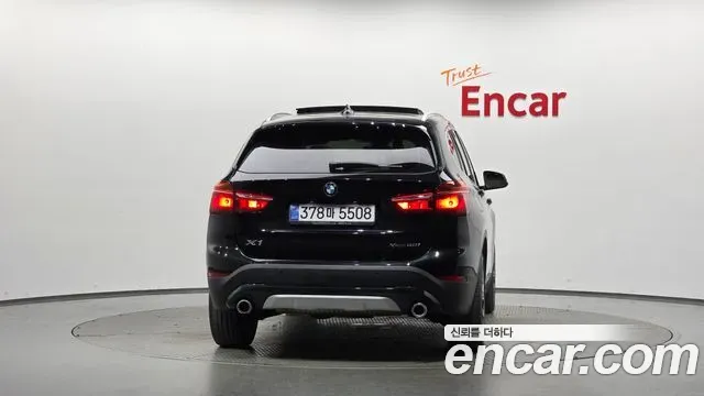 BMW X1 xDrive 20i xLine 2022 — фото 4