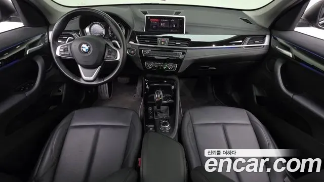 BMW X1 xDrive 20i xLine 2022 — фото 7